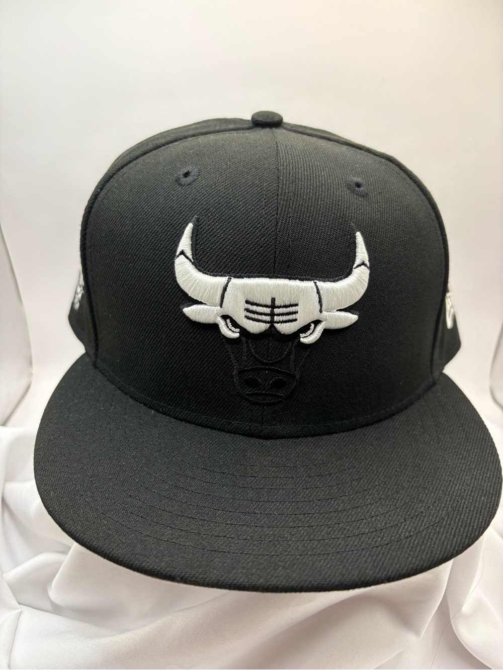 New Era NBA Chicago Bulls Snapback Hat Size: 7 5/8